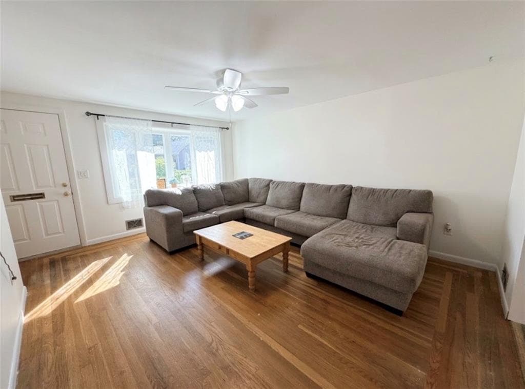 Single Family Residence at 61 Calderwood Drive, Warwick, photo 23 of 29