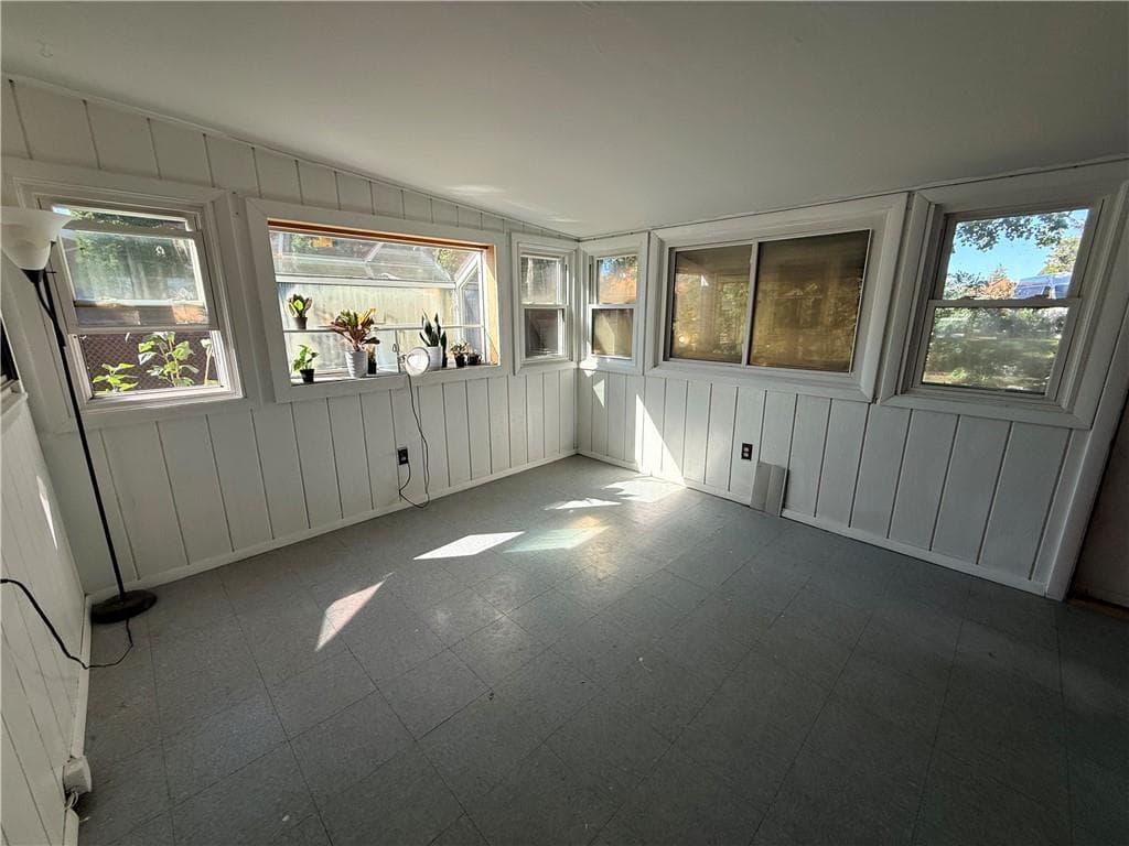 Single Family Residence at 61 Calderwood Drive, Warwick, photo 10 of 29