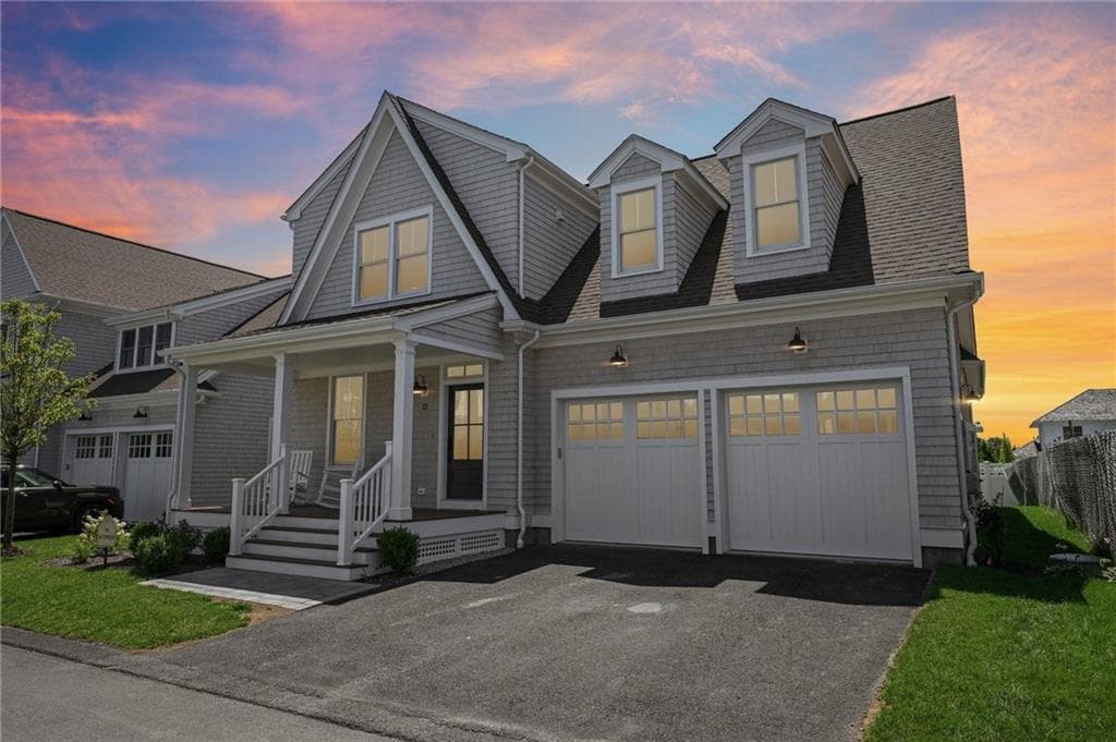 Single Family Residence at 12 Lookout Lane, Portsmouth, photo 2 of 43
