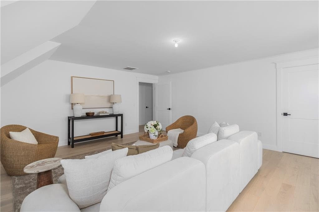 Single Family Residence at 12 Lookout Lane, Portsmouth, photo 24 of 43
