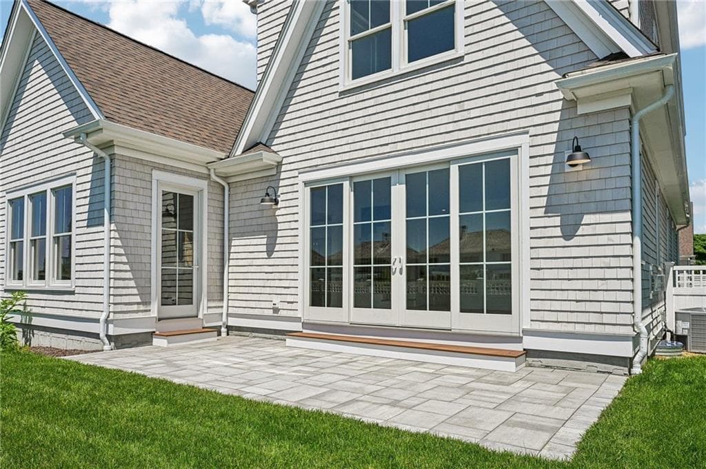 Single Family Residence at 12 Lookout Lane, Portsmouth, photo 38 of 43