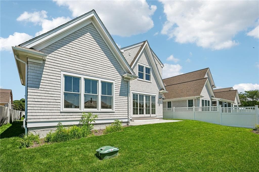 Single Family Residence at 12 Lookout Lane, Portsmouth, photo 37 of 43