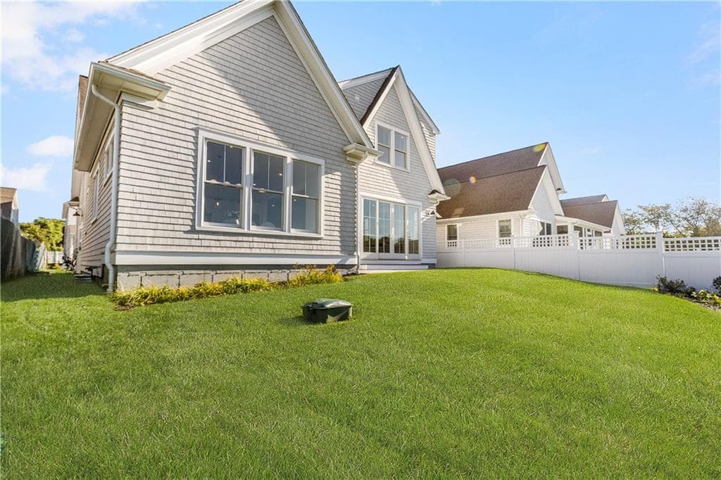 Single Family Residence at 12 Lookout Lane, Portsmouth, photo 40 of 43