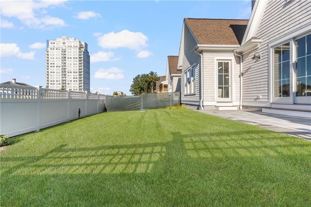 Single Family Residence at 12 Lookout Lane, Portsmouth, photo 35 of 43