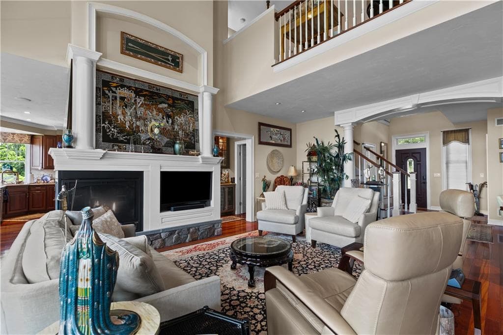 Single Family Residence at 121 Seaside Drive, Jamestown, photo 8 of 47