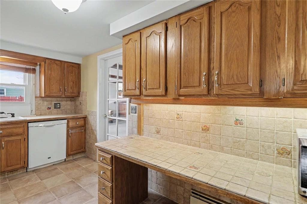 Single Family Residence at 22 Baldino Drive, Cranston, photo 23 of 40