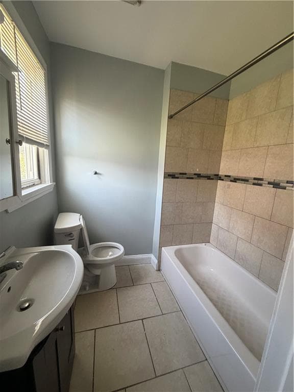 Multi Family at 319 admiral Street, Providence, photo 11 of 14