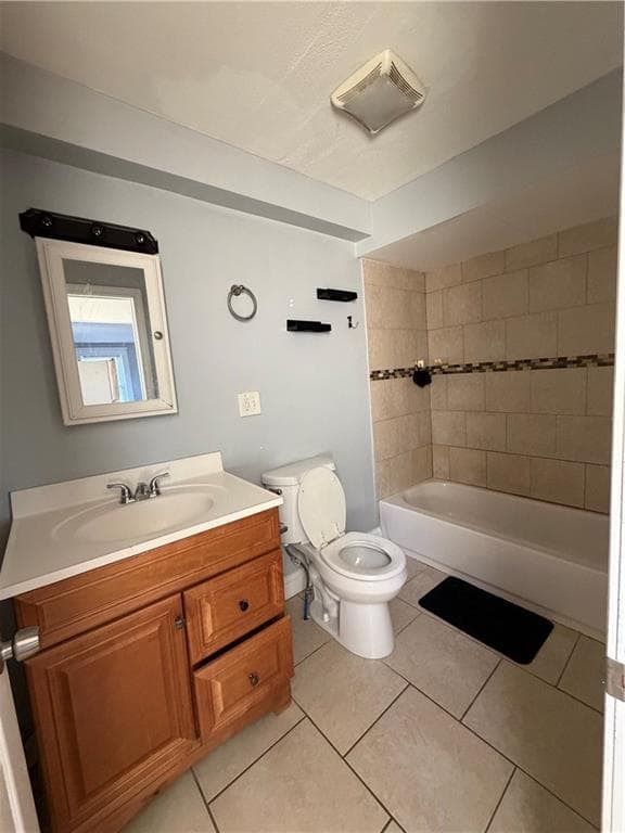 Multi Family at 319 admiral Street, Providence, photo 4 of 14