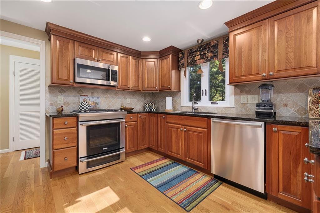 Single Family Residence at 90 Jefferson Drive, East Greenwich, photo 6 of 46