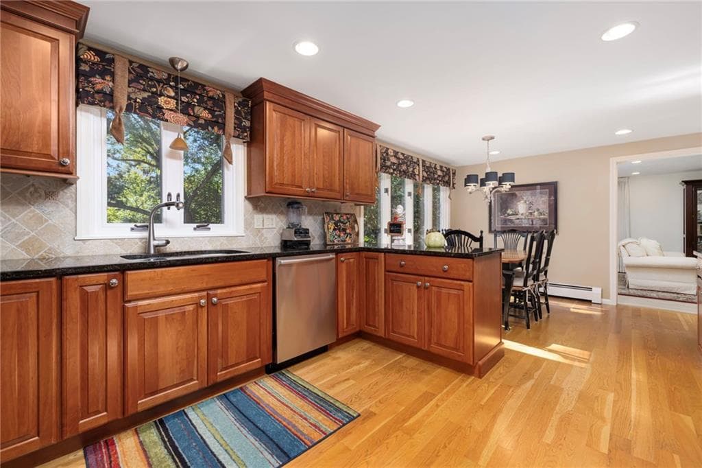 Single Family Residence at 90 Jefferson Drive, East Greenwich, photo 5 of 46