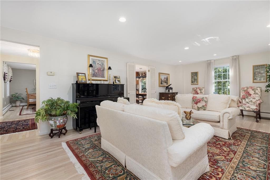 Single Family Residence at 90 Jefferson Drive, East Greenwich, photo 10 of 46