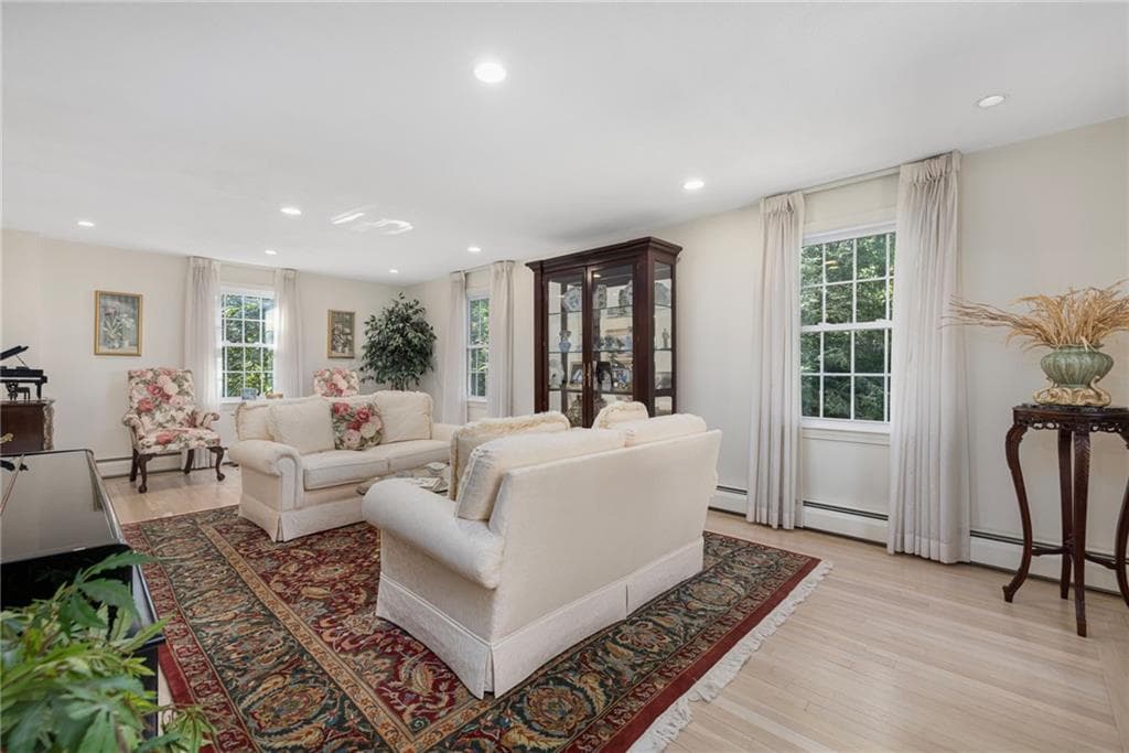 Single Family Residence at 90 Jefferson Drive, East Greenwich, photo 11 of 46