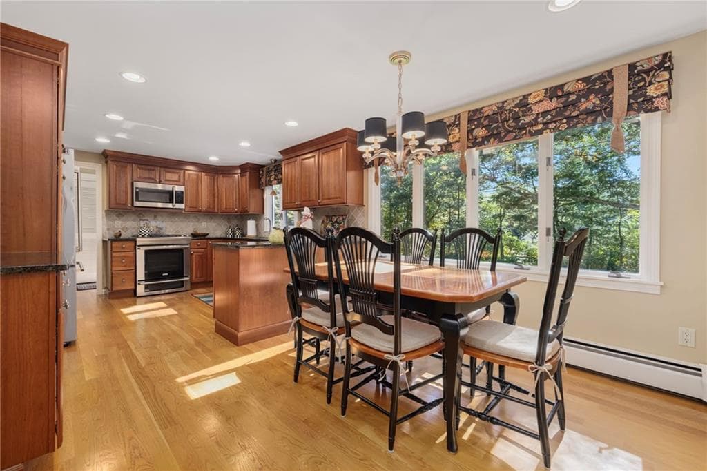 Single Family Residence at 90 Jefferson Drive, East Greenwich, photo 8 of 46