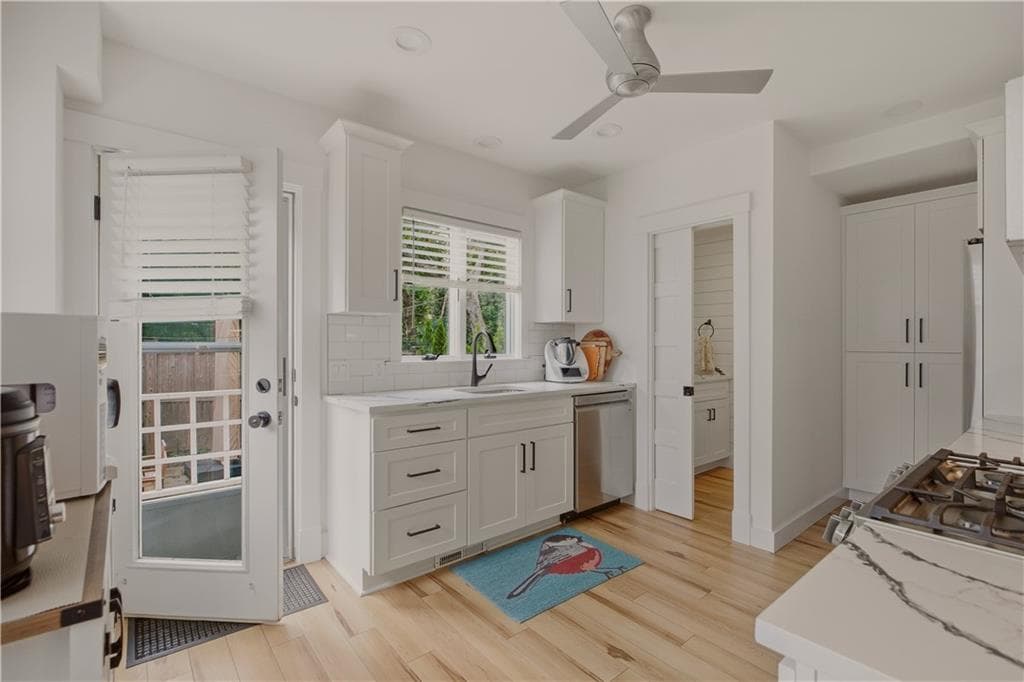 Condominium at 23 Pell Street, Newport, photo 17 of 48