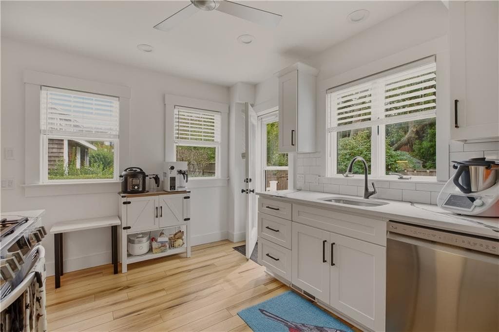 Condominium at 23 Pell Street, Newport, photo 20 of 48