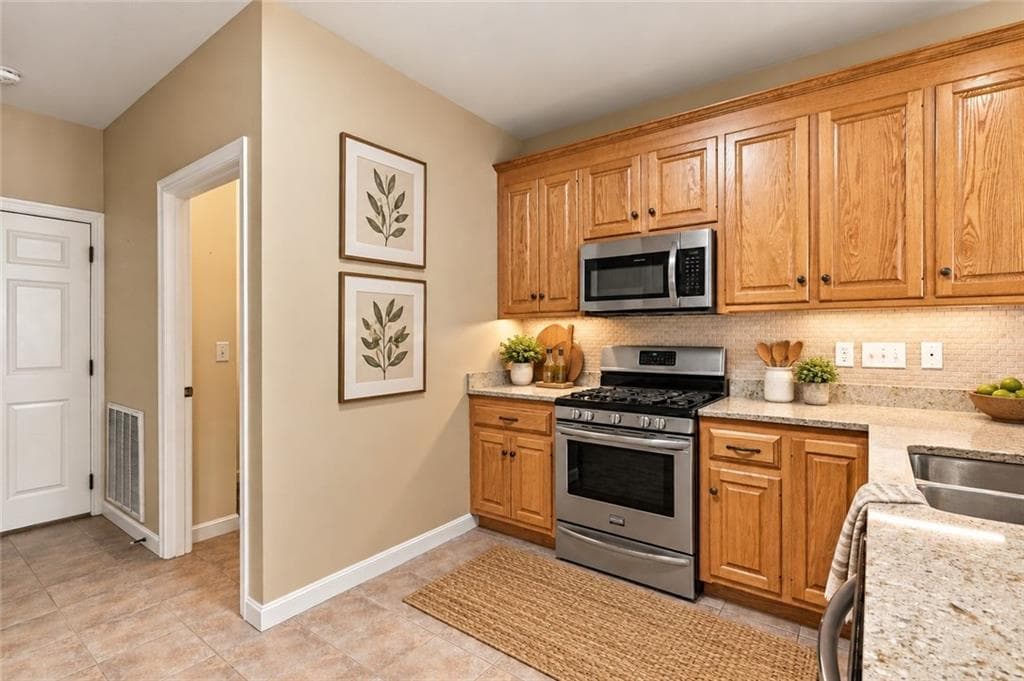 Condominium at 170 Providence Pike UNIT 49, North Smithfield, photo 6 of 25