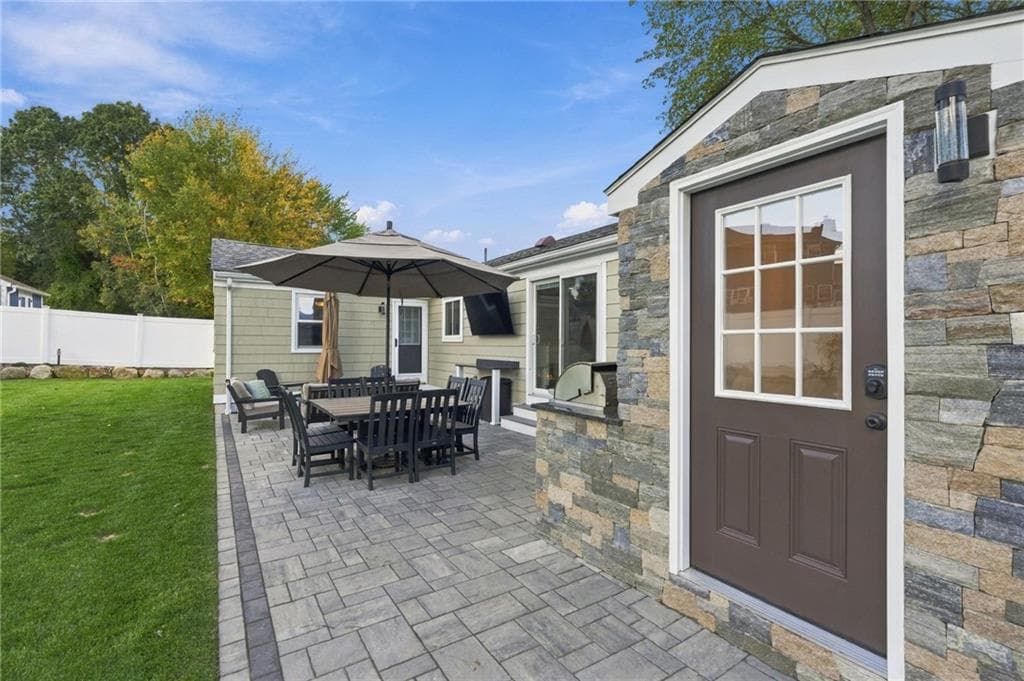 Single Family Residence at 12 Peach Blossom Lane, Smithfield, photo 23 of 46