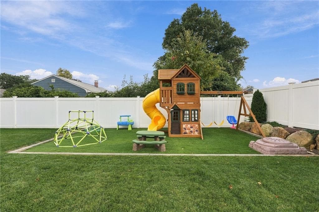 Single Family Residence at 12 Peach Blossom Lane, Smithfield, photo 24 of 46