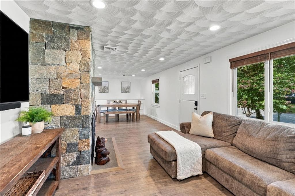 Single Family Residence at 12 Peach Blossom Lane, Smithfield, photo 10 of 46
