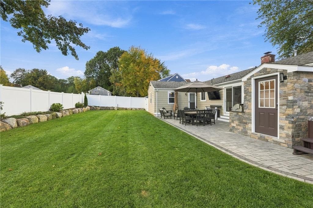 Single Family Residence at 12 Peach Blossom Lane, Smithfield, photo 25 of 46