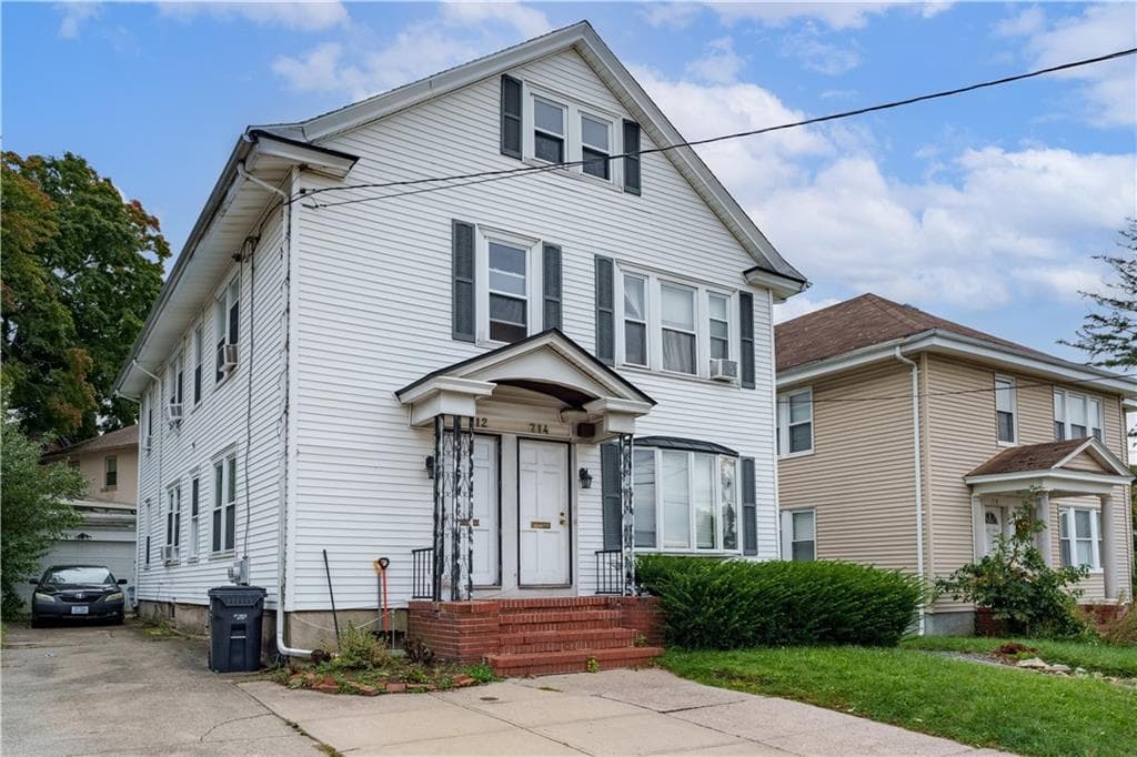 Multi Family at 712 714 East Avenue, Pawtucket, photo 4 of 33