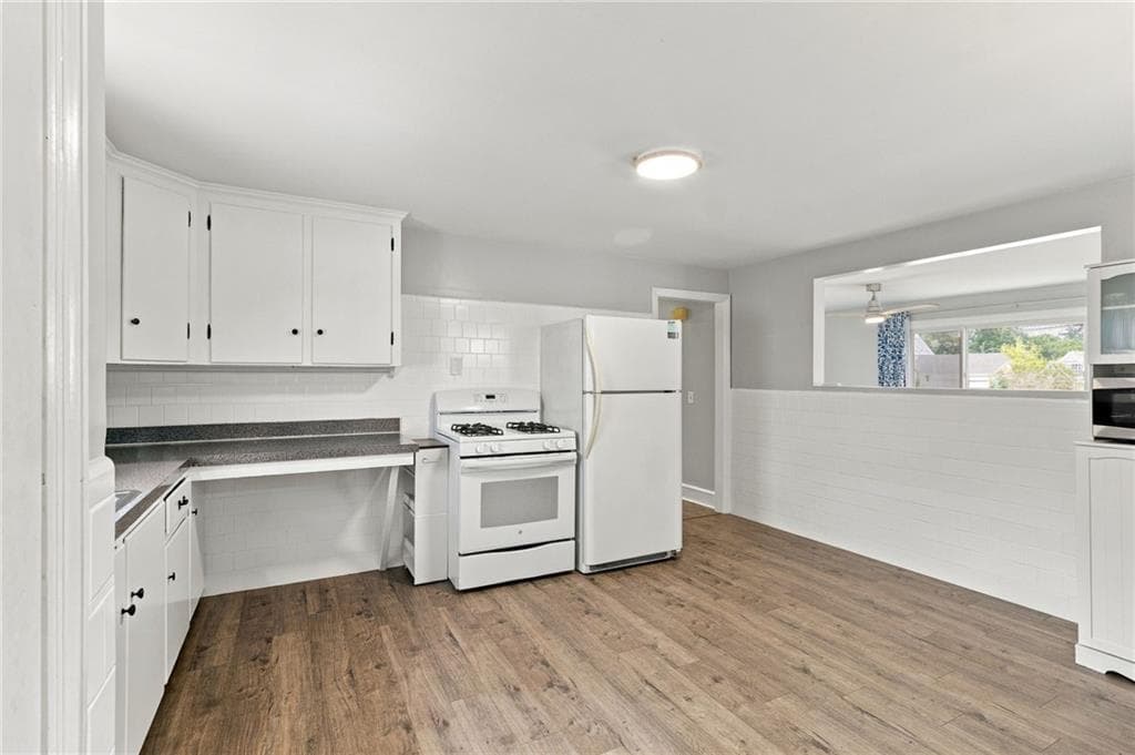 Single Family Residence at 143 Macarthur Boulevard, Coventry, photo 6 of 33