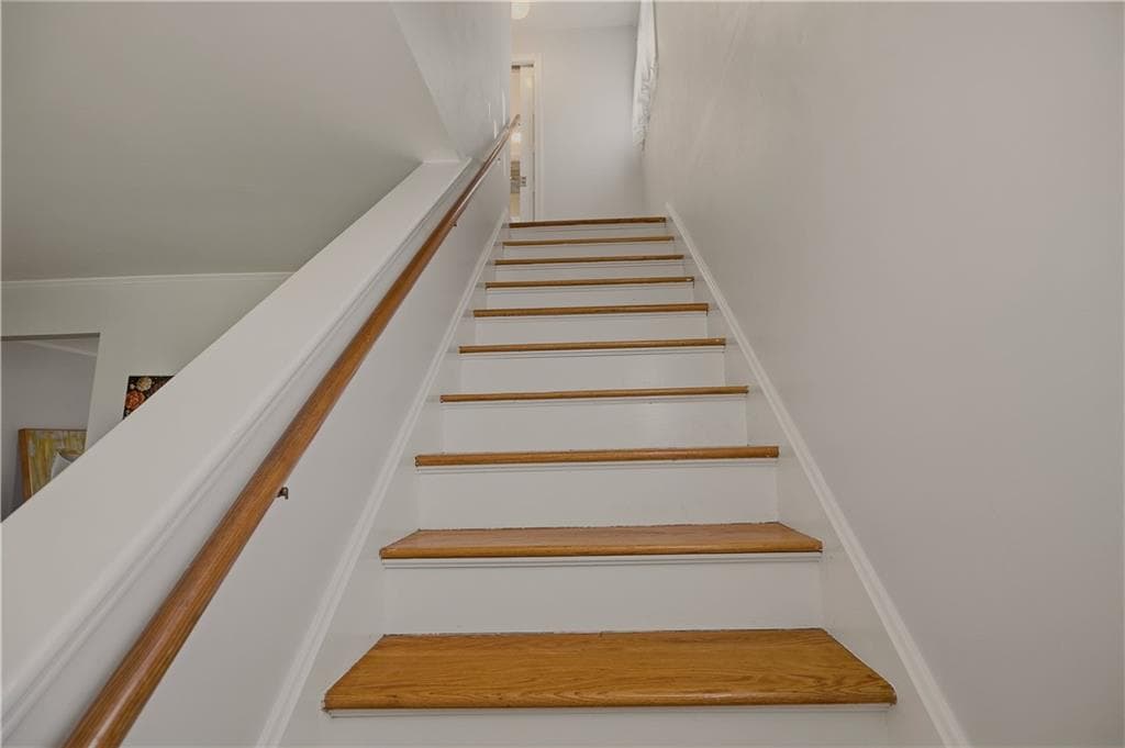 Single Family Residence at 31 Loring Street, Middletown, photo 20 of 50