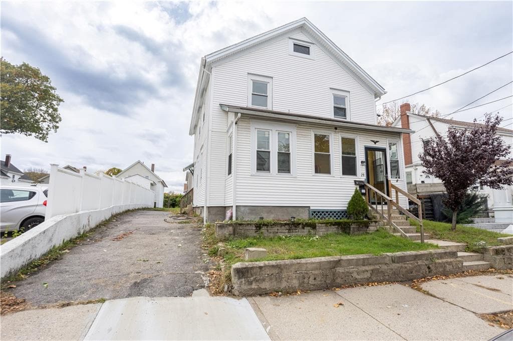 Single Family Residence at 28 Yorkshire Street, Providence, photo 2 of 45
