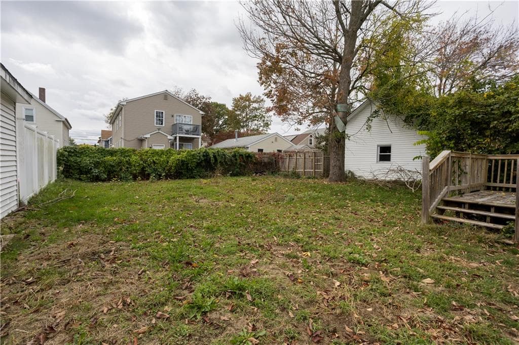Single Family Residence at 28 Yorkshire Street, Providence, photo 6 of 45