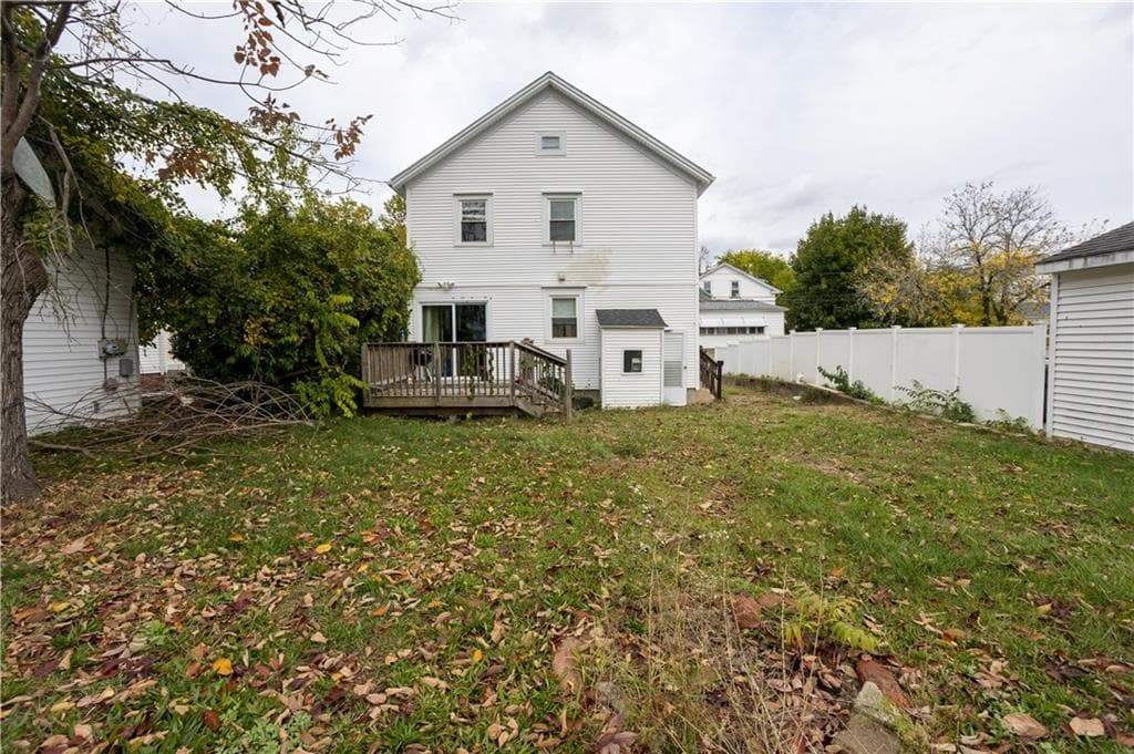 Single Family Residence at 28 Yorkshire Street, Providence, photo 7 of 45