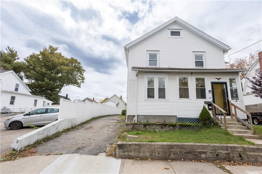 Single Family Residence at 28 Yorkshire Street, Providence, photo 4 of 45