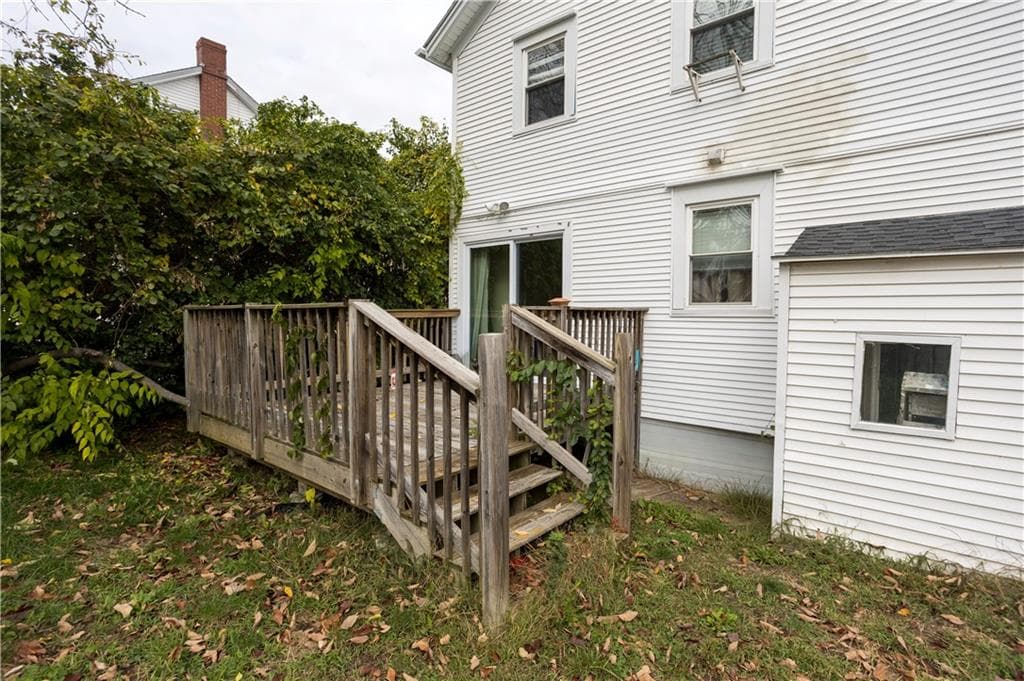 Single Family Residence at 28 Yorkshire Street, Providence, photo 8 of 45