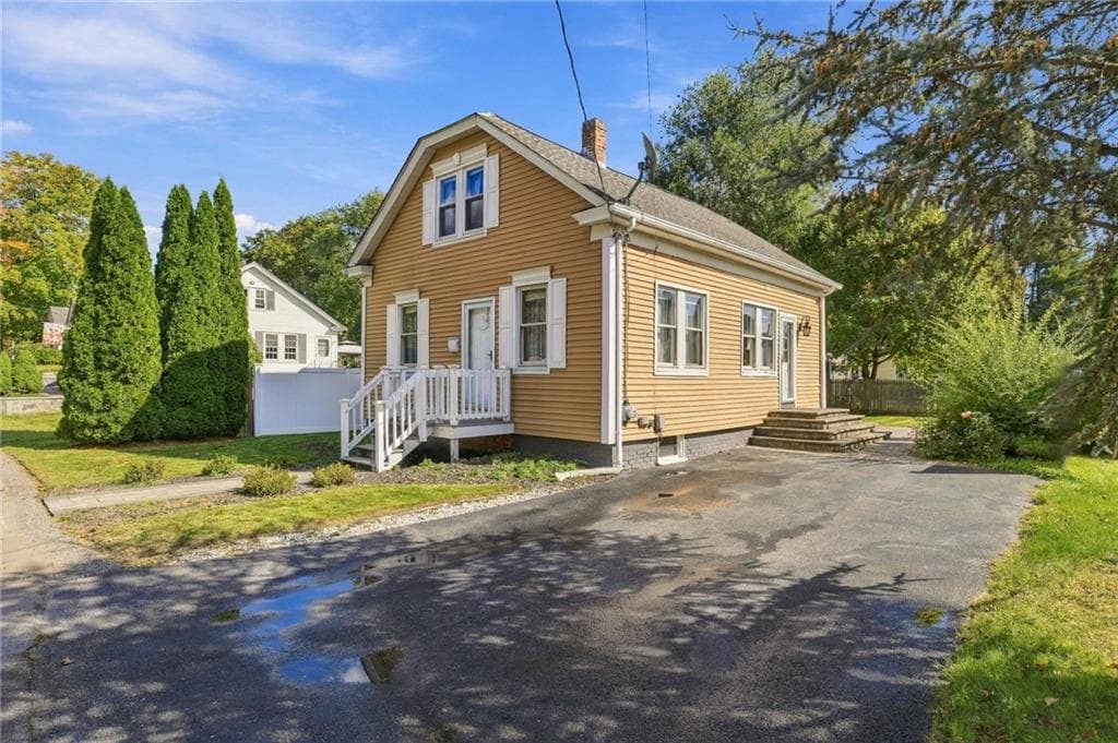 Single Family Residence at 1 Oliver Street, Smithfield, photo 2 of 30