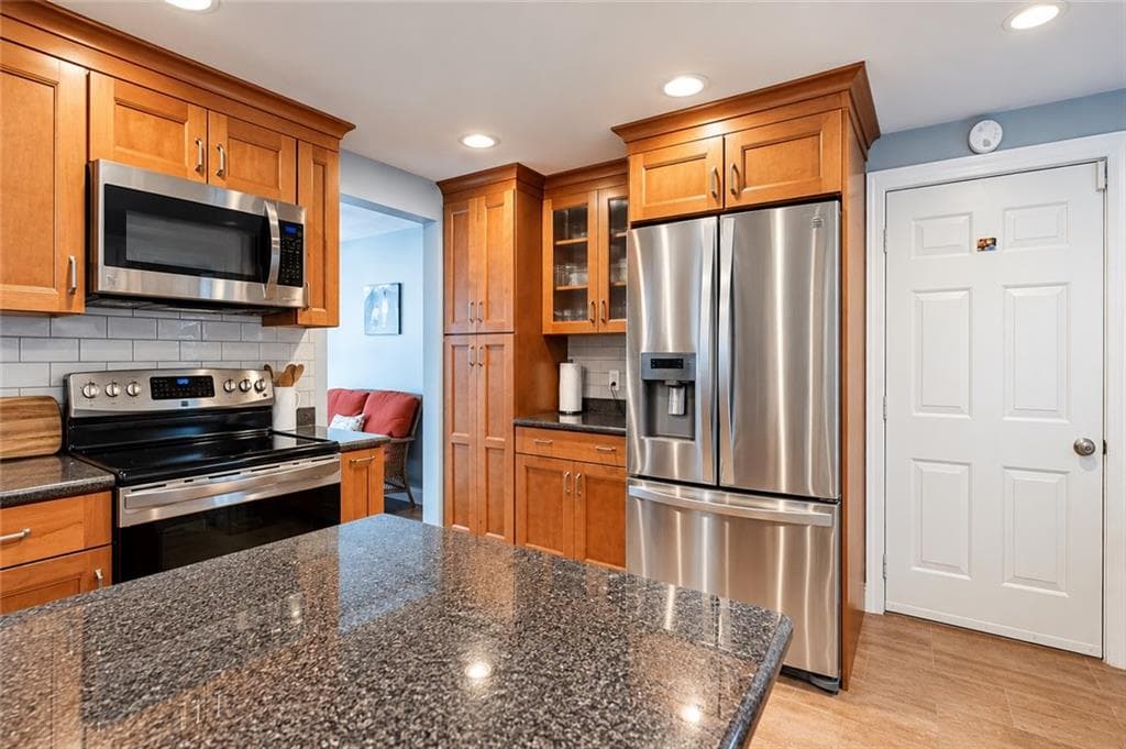 Single Family Residence at 93 Oakland Avenue, Seekonk, photo 2 of 35