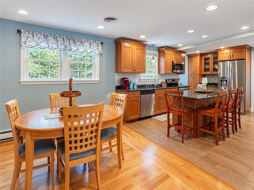 Single Family Residence at 93 Oakland Avenue, Seekonk, photo 9 of 35