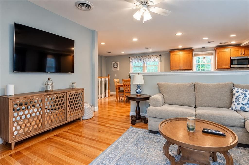Single Family Residence at 93 Oakland Avenue, Seekonk, photo 14 of 35