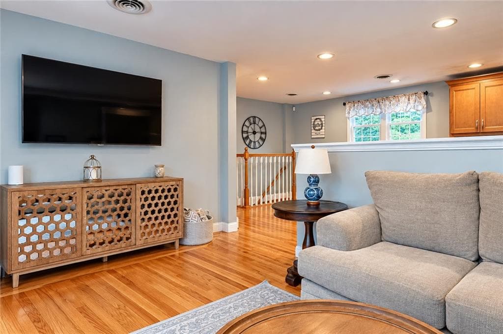 Single Family Residence at 93 Oakland Avenue, Seekonk, photo 15 of 35