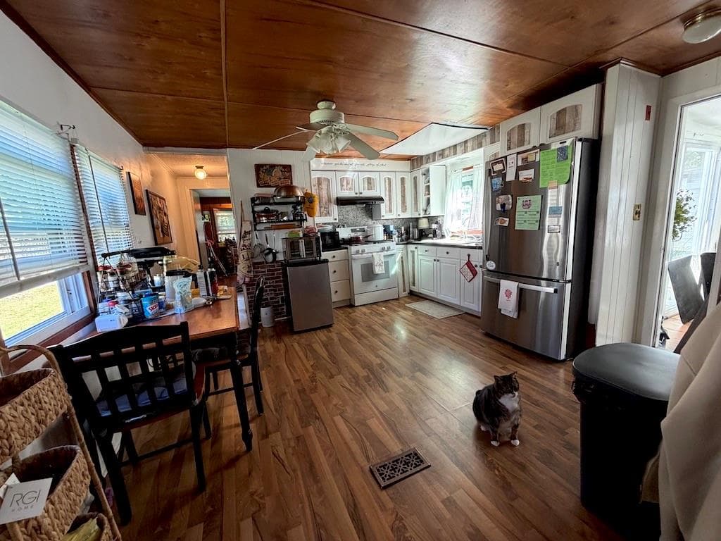 Single Family Residence at 301 F-17 Bulgarmarsh Road, Tiverton, photo 12 of 20