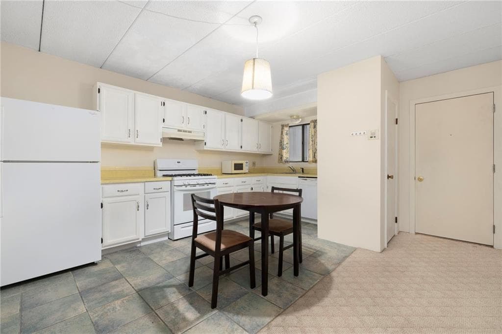 Condominium at 143 Hoffman Avenue UNIT 205, Cranston, photo 10 of 28