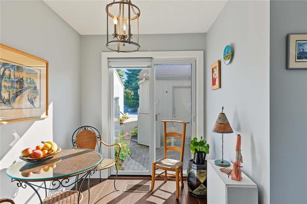 Condominium at 74 Sea Breeze Lane, Bristol, photo 13 of 41