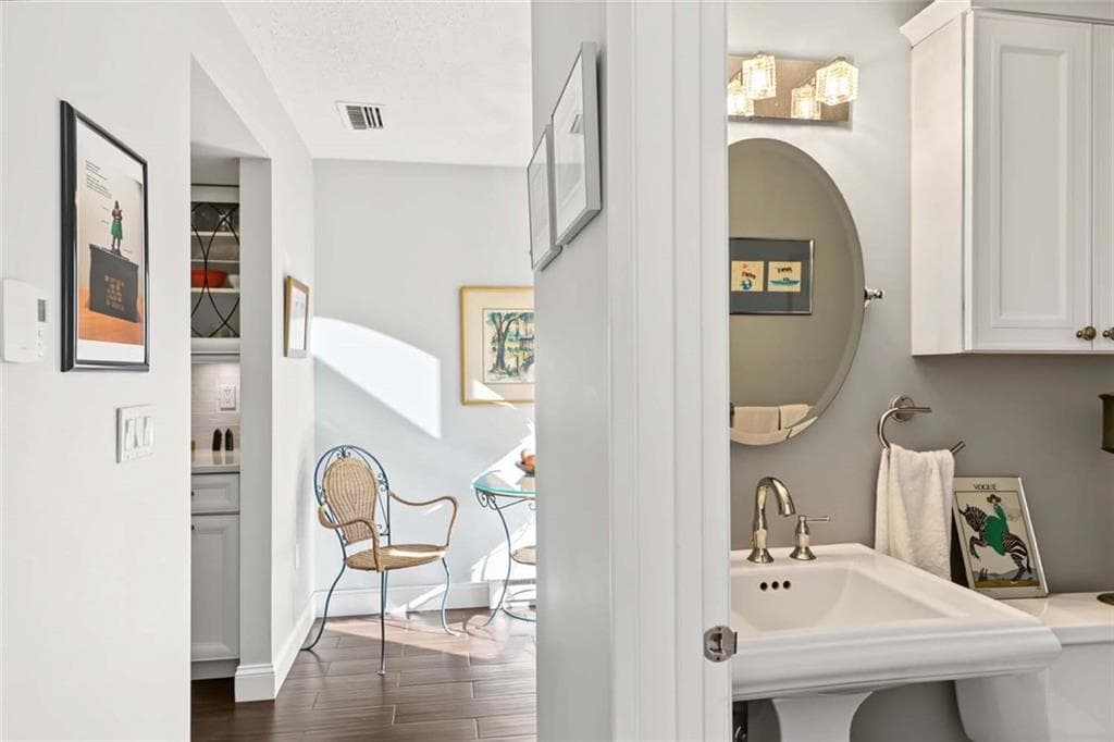 Condominium at 74 Sea Breeze Lane, Bristol, photo 16 of 41