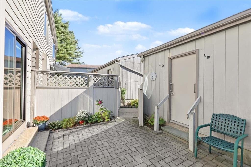 Condominium at 74 Sea Breeze Lane, Bristol, photo 28 of 41