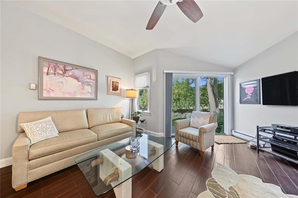 Condominium at 74 Sea Breeze Lane, Bristol, photo 5 of 41