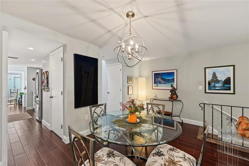 Condominium at 74 Sea Breeze Lane, Bristol, photo 9 of 41