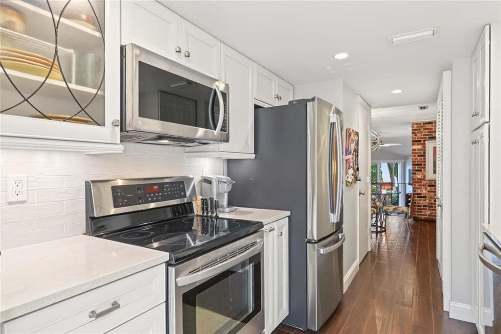Condominium at 74 Sea Breeze Lane, Bristol, photo 10 of 41