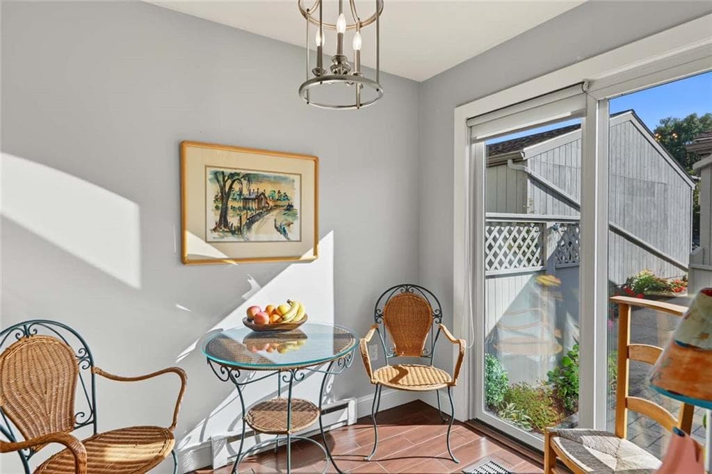Condominium at 74 Sea Breeze Lane, Bristol, photo 14 of 41