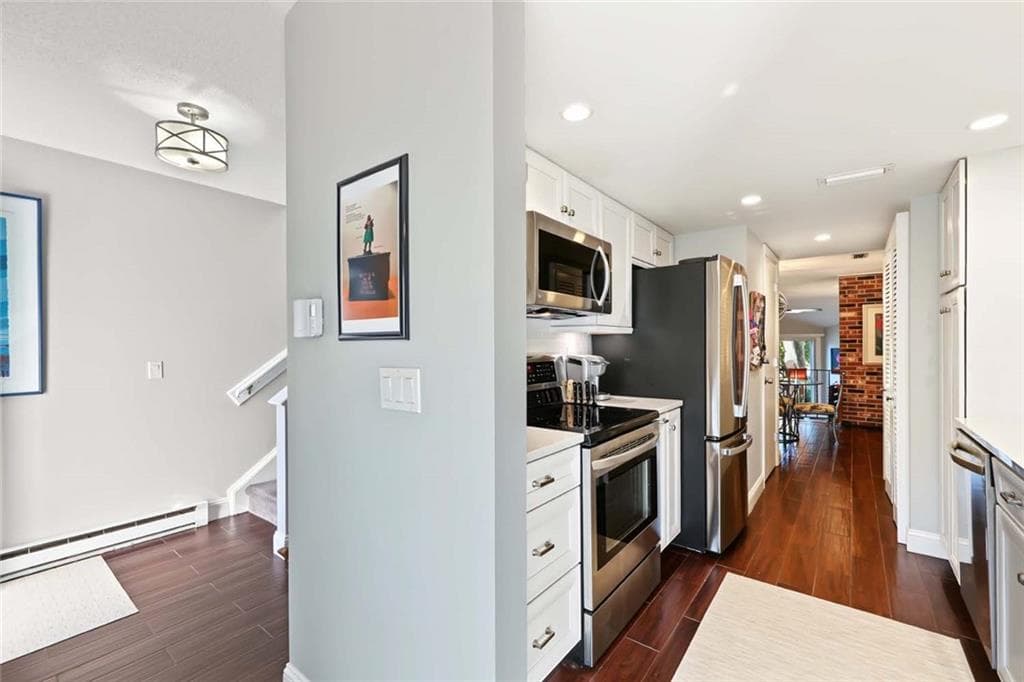 Condominium at 74 Sea Breeze Lane, Bristol, photo 15 of 41