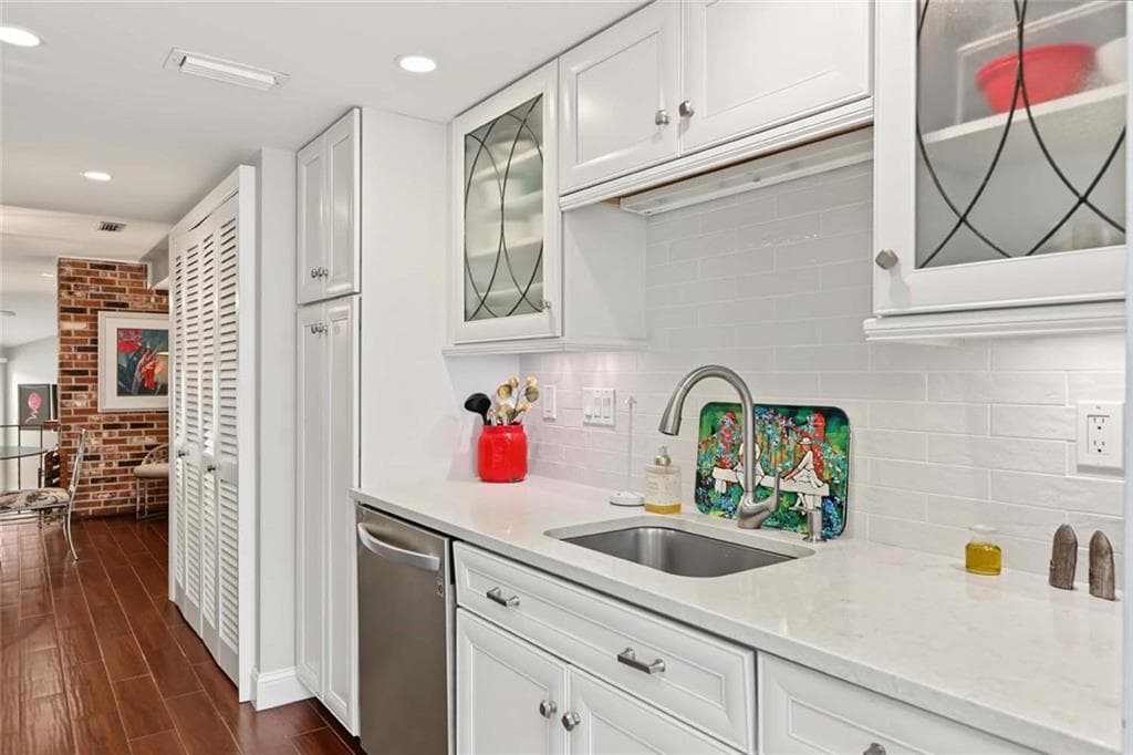 Condominium at 74 Sea Breeze Lane, Bristol, photo 11 of 41