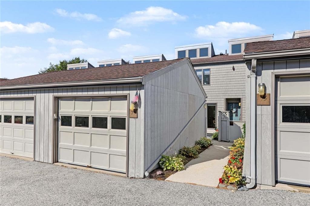 Condominium at 74 Sea Breeze Lane, Bristol, photo 29 of 41