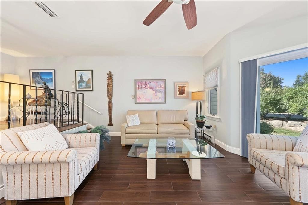 Condominium at 74 Sea Breeze Lane, Bristol, photo 4 of 41
